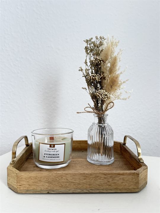 Dekotablett mit Kerze und Trockenblumen